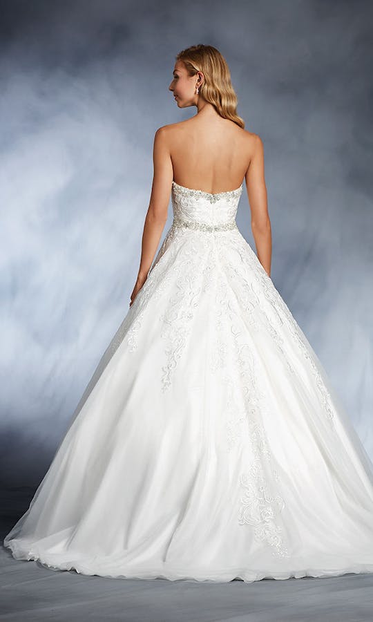 7 Reasons You Shouldn't Rent a Wedding Dress | Savvy Bridal Boutique